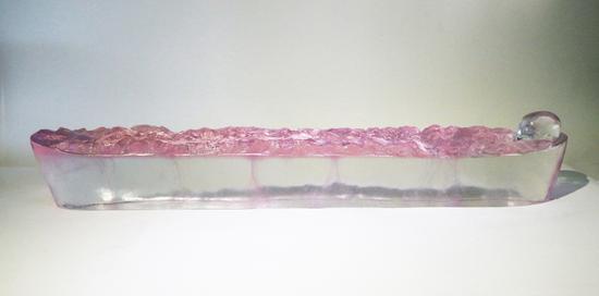 吴德灏《搁浅的时光Ⅰ》 尺寸：70×15×15cm 材质：玻璃 2016年