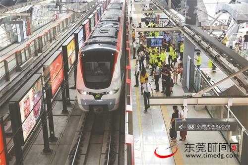轨道交通2号线(资料图 程永强 摄)