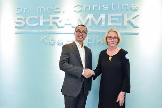 谷施国际美容集团总裁刘景诚与品牌创始人Dr.med.Christine Schrammek Drusio女士合影