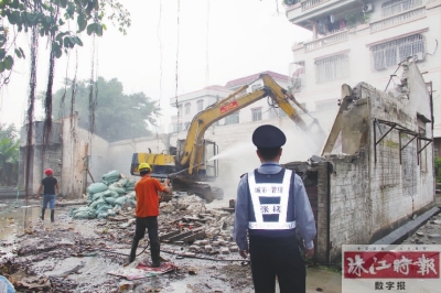 佛山张槎一小时拆除海口南北涌侧违建约2800