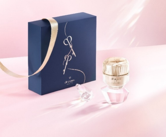 CPB肌肤之钥「爱若晶璨」限定礼盒（内含：晶致润耀粉霜「昵称：晶钻粉霜」）