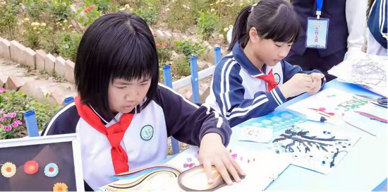 罗沙小学学生现场展示劳动成果