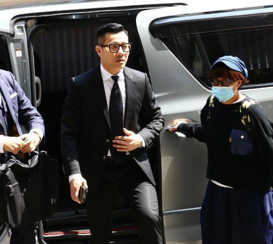 梁汉文被控酒驾现身法院