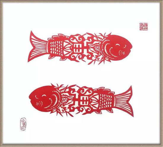 鱼尾巴上就大量运用到月牙元素