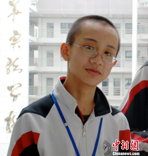 图为曾在深圳耀华实验学校就读的中学生曹原。(资料图) 陈文 摄