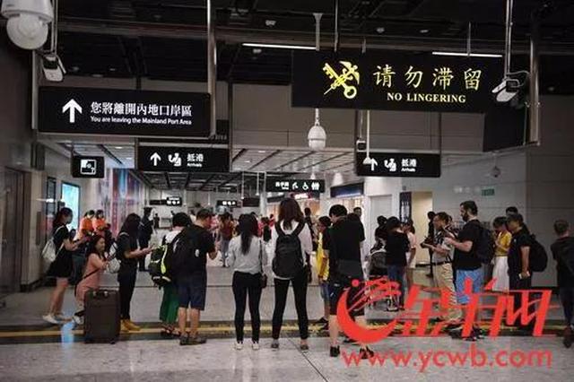 早上6：48首班列车G6501从广州南站出发，开往香港西九龙站。羊城晚报记者林桂炎摄