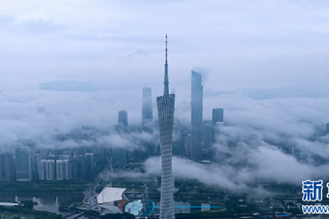 雨后的广州云雾缭绕