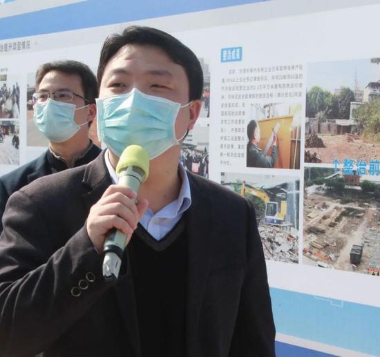 (丹灶镇委书记张应统下达拆除指令。)
