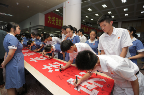 广州宪法在我心中法治宣传进校园活动圆满启动