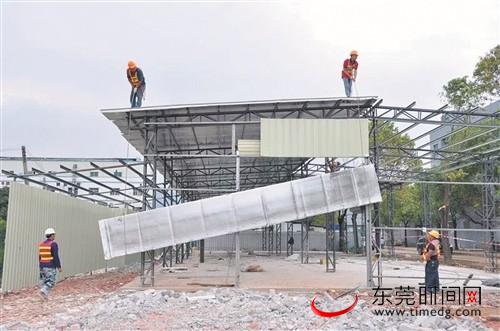 ■清溪镇拆除涉河违章建筑 记者 范德全 摄