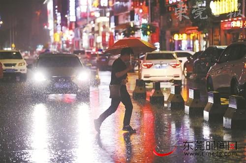 ■4月14日傍晚暴雨突然袭击东莞 记者 郑家雄 摄