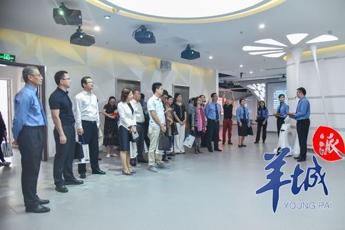 人大代表们参观顺德区人民检察院法治宣传教育基地