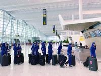 沙特航空公司空乘抵达T2执行航班任务。