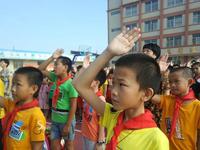 昨日,汕头潮南三合小学举行升旗仪式