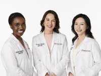 从左到右分别为Mary Sommerlad博士、Lindsey Zubritsky博士和张桂蓉博士