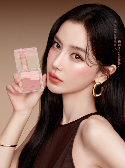 橘朵品牌全球代言人杨颖Angelababy演绎水缎光腮红新色 05美人绯