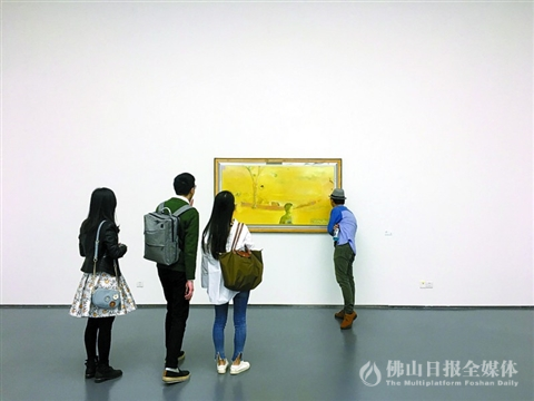 展览吸引众多艺术爱好者前往欣赏。