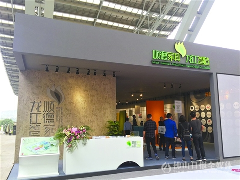 在第41届中国(广州)国际家具博览会上，顺德家具协会设专位推广“顺德家具”品牌。/协会供图