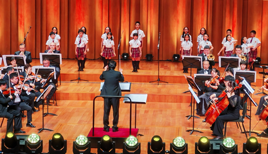 “红心向党”主题音乐会之原创歌曲“光明之约”演出现场