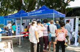 传递爱心公益巡诊进社区 北京同仁堂“健康快车”抵达<a href=