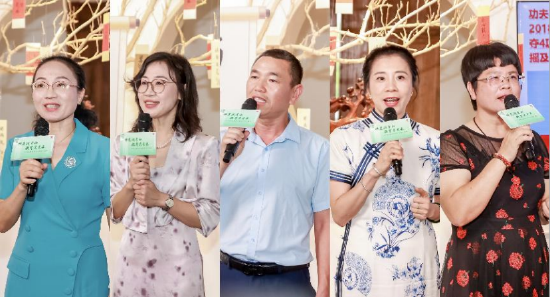 黄长新院长、杨影宜校长、吴培森校长、叶丽诗校长、黄雁英校长(按照出场顺序从左到右)