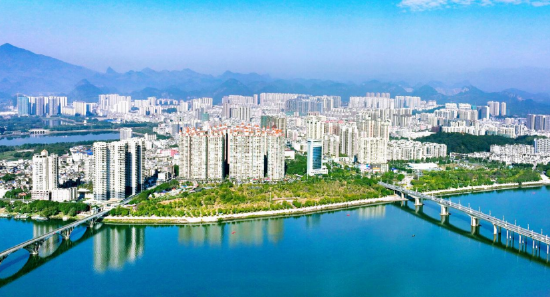 图为英德市城区一角