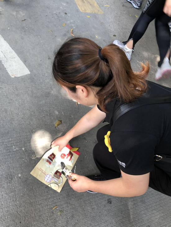 吉祥物现身百公里徒步 苏宁企业队公益行广受