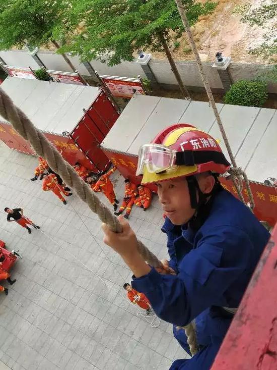 张志添言传身教,将自身经验无私传授给队员