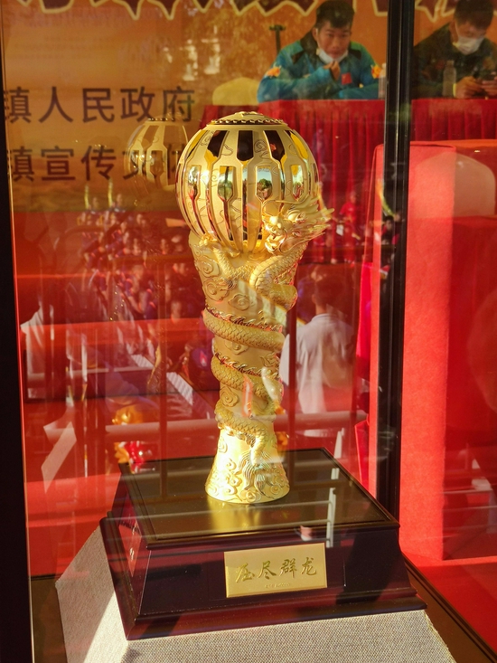 大赛特别定制金杯——压尽群龙