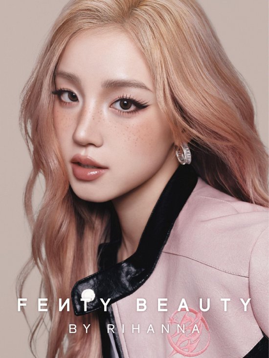 FENTY BEAUTY BY RIHANNA品牌代言人宋雨琦演绎亚裔学姐妆