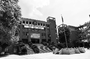 目前,广州外国语学校正在进行二期扩建工程。 信息时报记者 康健 摄