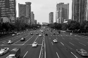 8月6日上午9点，广州大道中行车畅通。