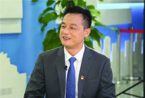 开发区行政审批局局长代新祥