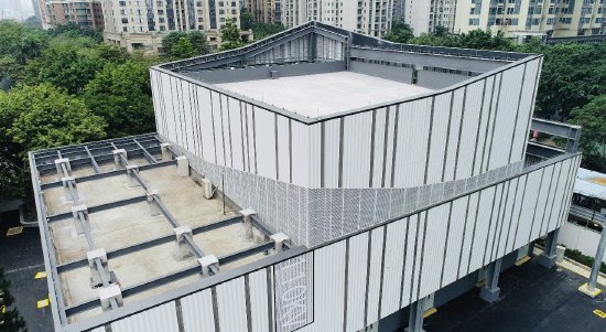 杨箕站改造后,从全户外站变成全户内站,完美融入珠江新城整体景观。(李悦 摄)