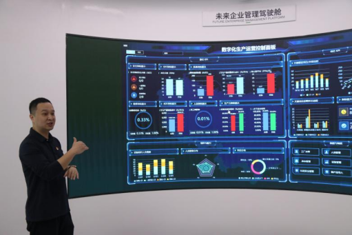 树根互联首席运营官黄路川介绍企业发展情况