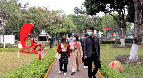 区自媒体协会成员参观金桂花园