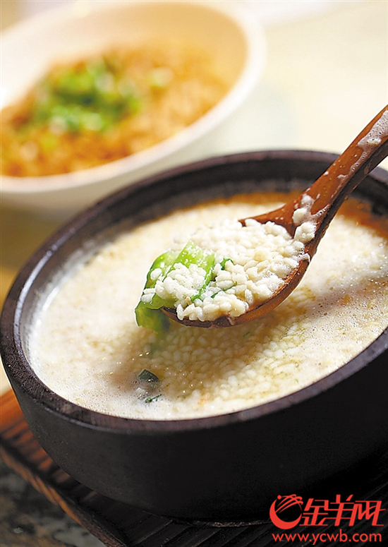 石锅沸腾饭