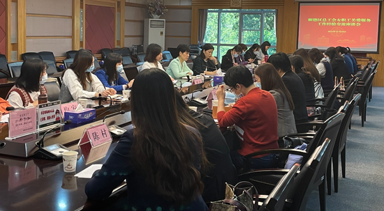 座谈分享关爱女工经验