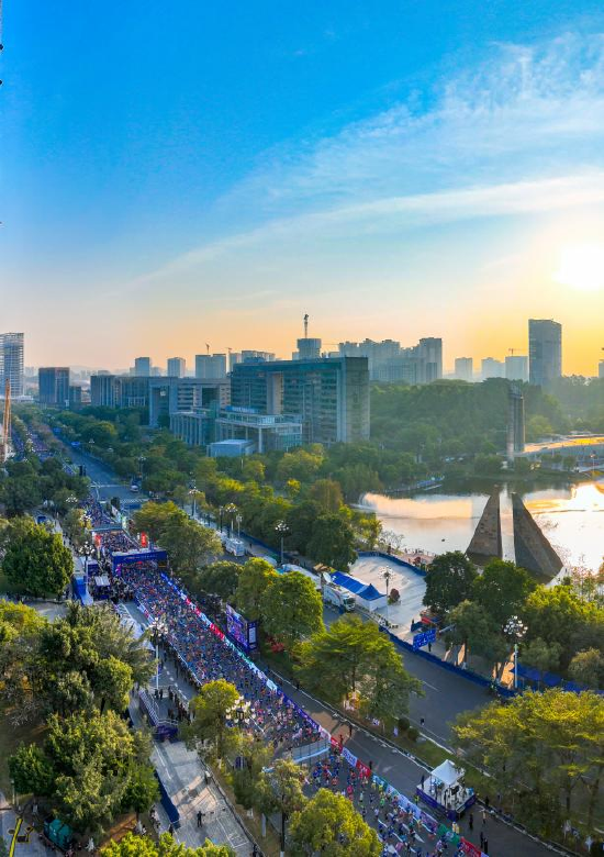  往届黄埔马拉松赛图片。李剑锋摄