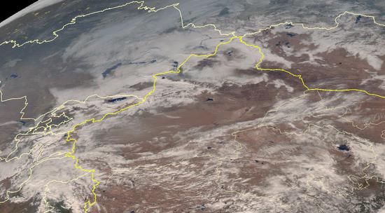 11月14日白天新疆的可见光卫星云图，来自风云4号气象卫星