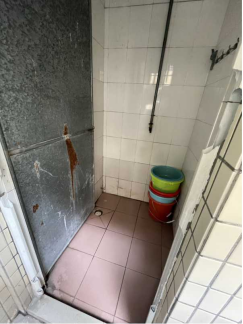 建安中学旧学生宿舍的浴室没有热水花洒