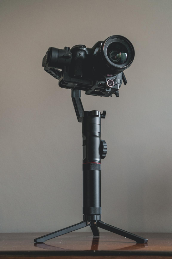 云鹤2手持稳定器荣获2018德国红点设计大奖