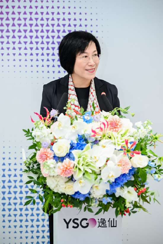 中国香料香精化妆品工业协会理事长、医学博士颜江瑛