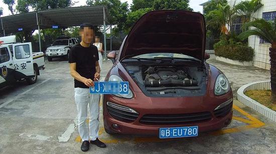 江门保时捷装粤B牌高速狂奔13公里 交警追上