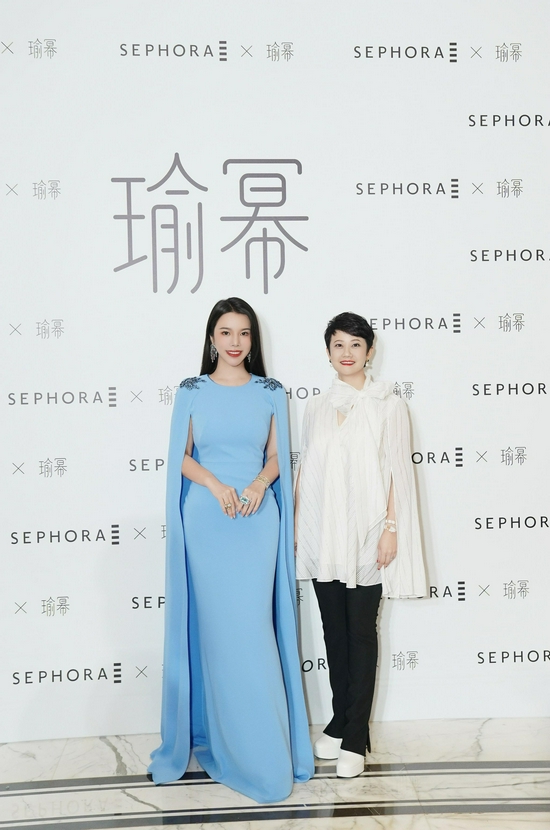 图一:瑜幂品牌创始人余晚晚(Wendy Yu)与丝芙兰大中华区总经理陈冰(Maggie Chan)