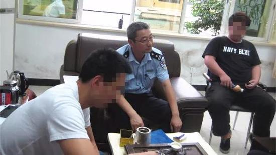 谢又是一惊,这是村里的孤儿?