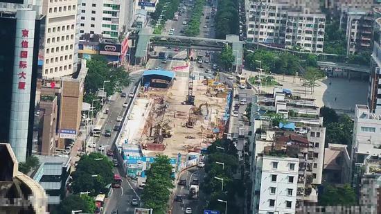 南海广场天桥路段施工现场图
