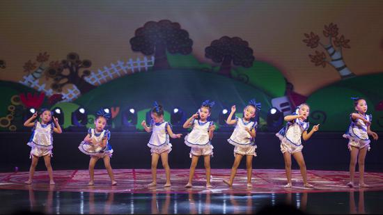幼儿组金奖《粒粒盘中餐》