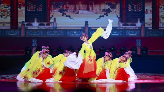 青少年组金奖《百花争妍》