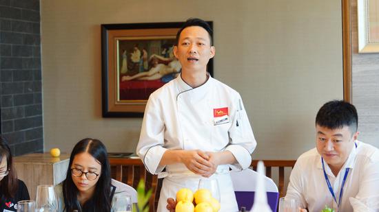 (白云万达江山酒家厨师长欧国清)